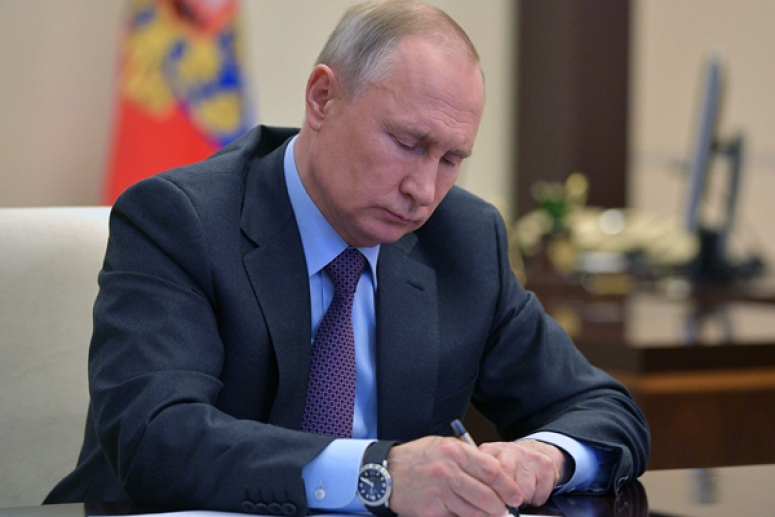 Путин подписал закон о кредитных каникулах
